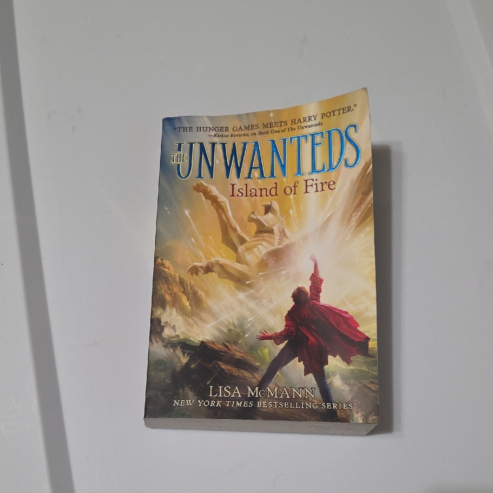 The Unwanteds: Island of Fire by Lisa McMann - Multicolor Cover